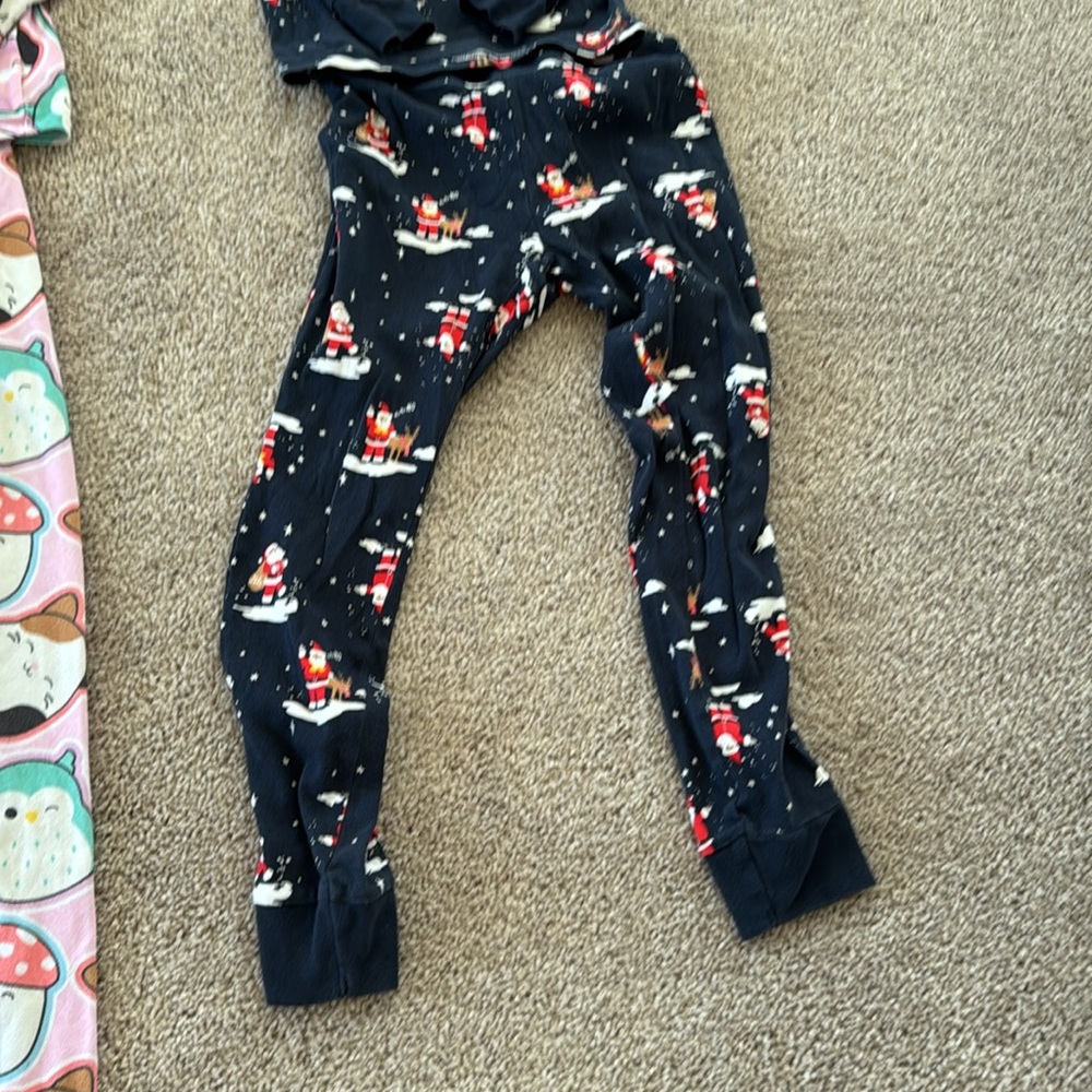 3 sets of Girls pajamas size 10 - Squishmallows and Old Navy Christmas Santa - Picture 5 of 7